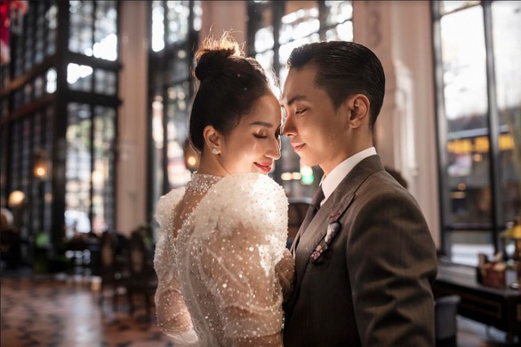 Phan Hiển: ‘Người ta yêu lâu thì xa, tụi mình yêu càng lâu càng dính - Ảnh 4. Phan Hiển: ‘Người ta yêu lâu thì xa, tụi mình yêu càng lâu càng dính - Ảnh 4.