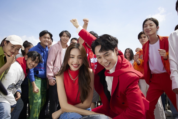 Bộ ba hot nhất nhì showbiz Trúc Nhân - Thùy Tiên - Tiến Linh khuấy động trong MV Why not - Ảnh 3. Bộ ba hot nhất nhì showbiz Trúc Nhân - Thùy Tiên - Tiến Linh khuấy động trong MV Why not - Ảnh 3.
