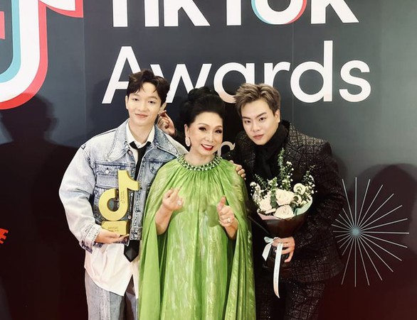 Vừa thắng giải TikTok, Hứa Kim Tuyền tung luôn EP mới và bản tình ca cùng Orange - Ảnh 1. Vừa thắng giải TikTok, Hứa Kim Tuyền tung luôn EP mới và bản tình ca cùng Orange - Ảnh 1.