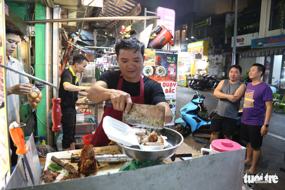 Phố ẩm thực Nguyễn Thượng Hiền rộn ràng đón khách - Ảnh 6.