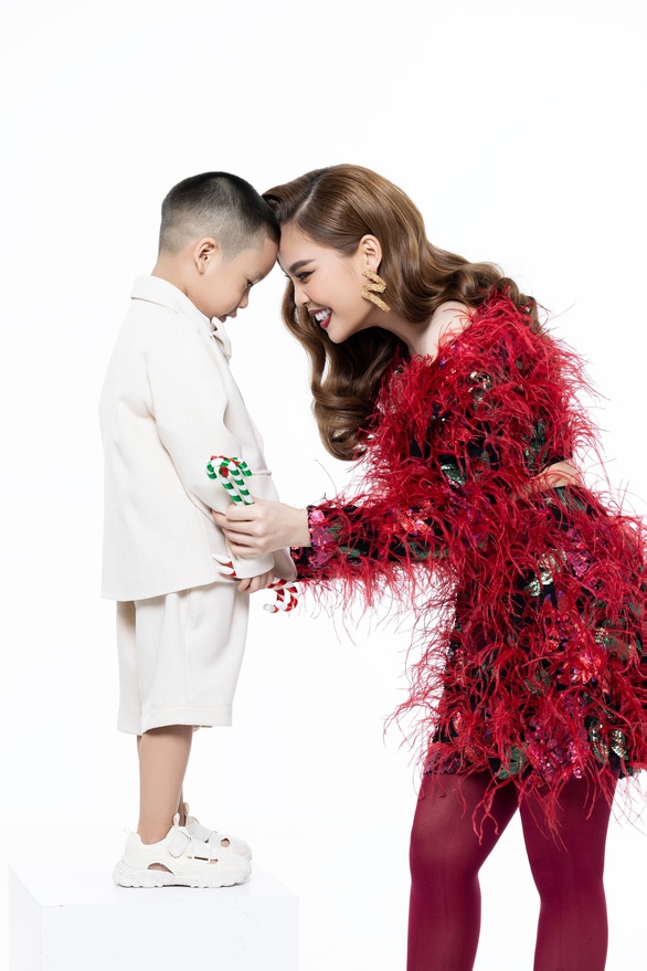 Giang Hồng Ngọc hé lộ về cuộc sống hôn nhân bình lặng và tính cách cậu quý tử kín tiếng - Ảnh 2. Giang Hồng Ngọc hé lộ về cuộc sống hôn nhân bình lặng và tính cách cậu quý tử kín tiếng - Ảnh 2.