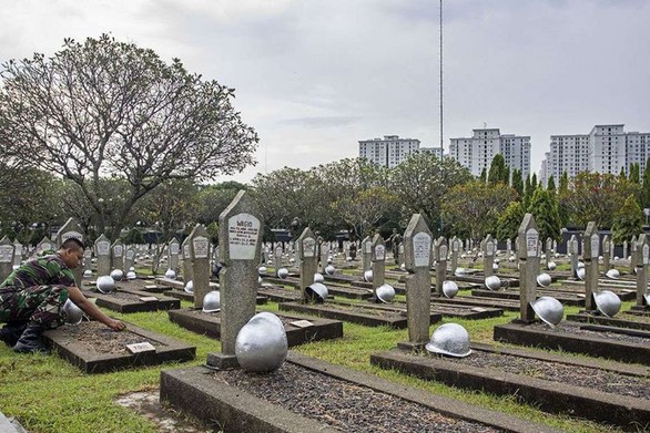 Chủ tịch nước đặt vòng hoa tại Đài tưởng niệm các anh hùng dân tộc Indonesia - Ảnh 3. Chủ tịch nước đặt vòng hoa tại Đài tưởng niệm các anh hùng dân tộc Indonesia - Ảnh 3.