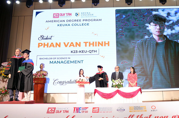 Sinh viên tốt nghiệp chương trình iên kết tại ĐH Duy Tân làm việc ở nhiều doanh nghiệp lớn - Ảnh 3.
