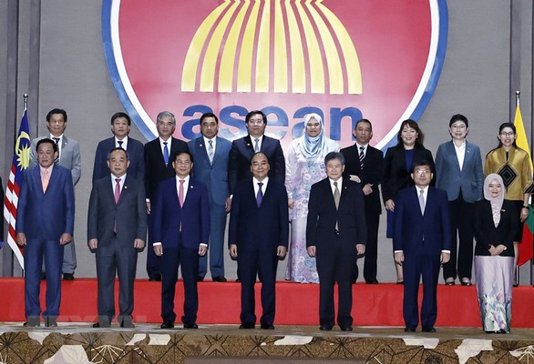 Chủ tịch nước Nguyễn Xuân Phúc: Việt Nam đặc biệt coi trọng quan hệ với ASEAN - Ảnh 1. Chủ tịch nước Nguyễn Xuân Phúc: Việt Nam đặc biệt coi trọng quan hệ với ASEAN - Ảnh 1.