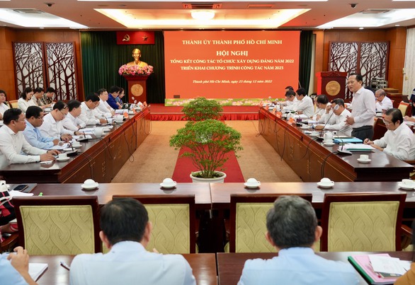 Bà Trương Thị Mai: Khắc phục tình trạng cán bộ 2 năm lên 3 chức vụ - Ảnh 1.