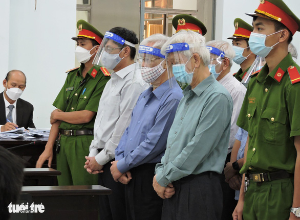 Ba cựu lãnh đạo Khánh Hòa tiếp tục hầu tòa - Ảnh 1.