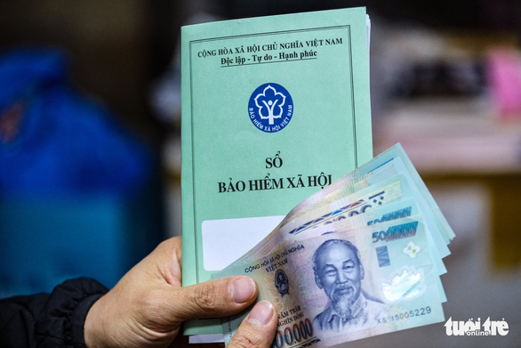 Bảo hiểm xã hội Việt Nam yêu cầu: Gộp trả hai tháng lương hưu trong Tết Quý Mão 2023 - Ảnh 1.