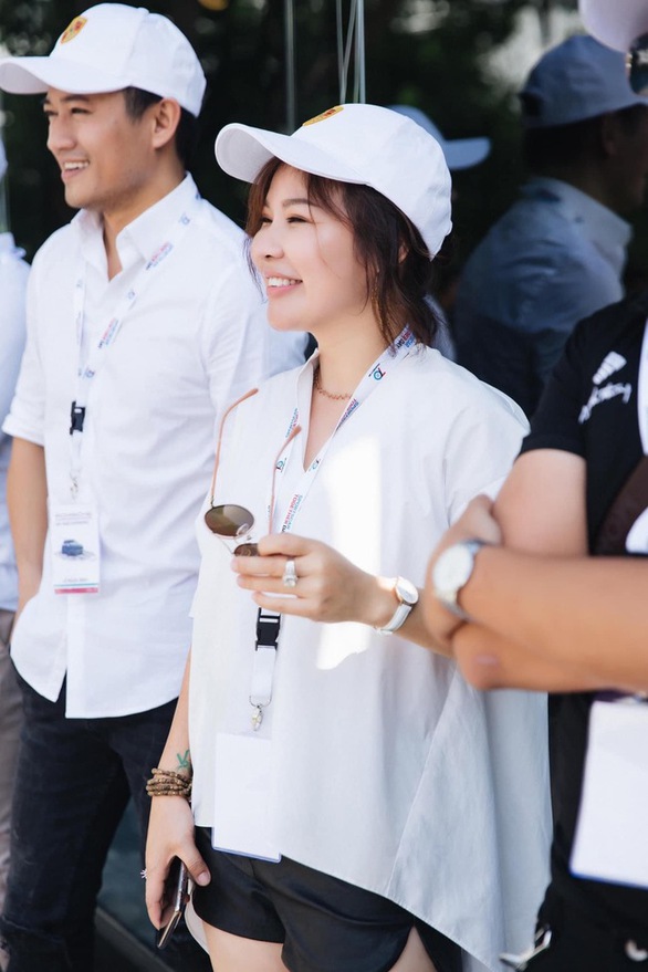 Bà xã Quý Bình hiếm hoi chia sẻ về con, tiết lộ kế hoạch ‘săn mèo vàng’ trong năm 2023 - Ảnh 1. Bà xã Quý Bình hiếm hoi chia sẻ về con, tiết lộ kế hoạch ‘săn mèo vàng’ trong năm 2023 - Ảnh 1.
