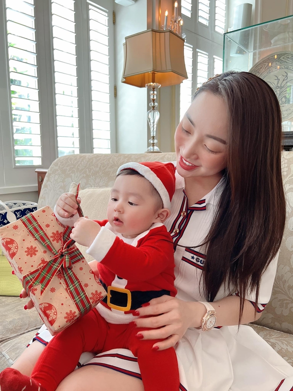 Ảnh vui sao Việt 26-12: Vân Dung - Xuân Bắc nhắng nhít khi tập Táo quân - Ảnh 3. Ảnh vui sao Việt 26-12: Vân Dung - Xuân Bắc nhắng nhít khi tập Táo quân - Ảnh 3.
