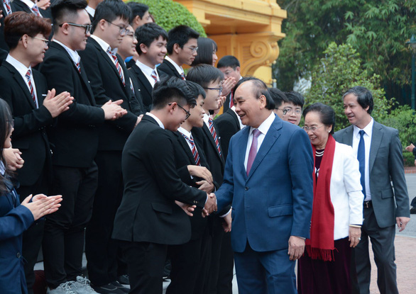 Chủ tịch nước gặp mặt biểu dương học sinh đoạt giải quốc tế năm 2022 - Ảnh 1.