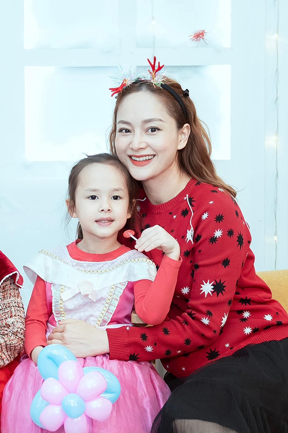 Ảnh vui sao Việt 26-12: Vân Dung - Xuân Bắc nhắng nhít khi tập Táo quân - Ảnh 7. Ảnh vui sao Việt 26-12: Vân Dung - Xuân Bắc nhắng nhít khi tập Táo quân - Ảnh 7.