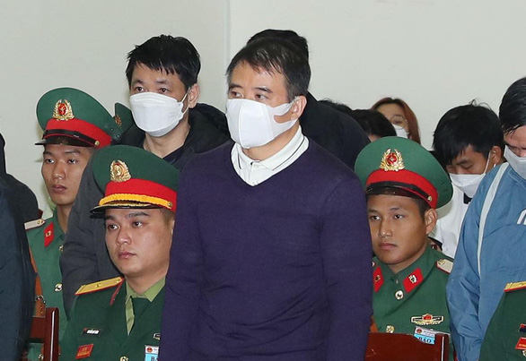 Y án sơ thẩm hai cựu tướng cảnh sát biển nhận hối lộ, cựu đại tá Nguyễn Thế Anh giảm còn 22 năm tù - Ảnh 1.
