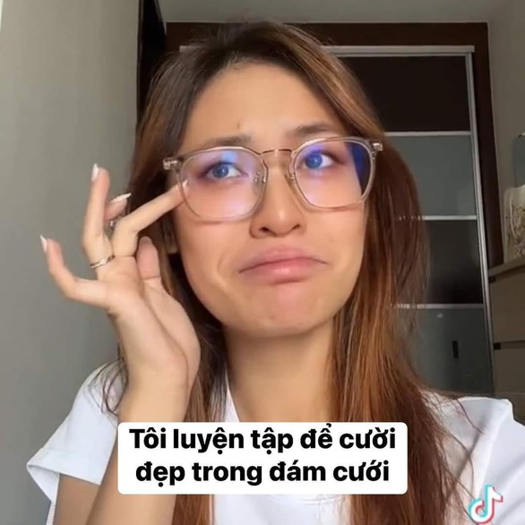 Cô gái luyện cười để có ảnh cưới đẹp để đời - Ảnh 3. Cô gái luyện cười để có ảnh cưới đẹp để đời - Ảnh 3.