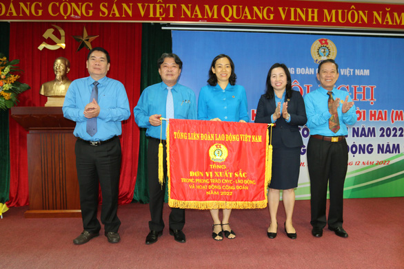 Công đoàn cao su Việt Nam nhận cờ thi đua xuất sắc năm 2022 - Ảnh 1.