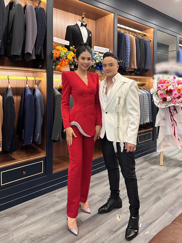 Ảnh vui sao Việt 29-12: Mai Phương Thúy ‘cưa sừng làm nghé’ - Ảnh 10. Ảnh vui sao Việt 29-12: Mai Phương Thúy ‘cưa sừng làm nghé’ - Ảnh 10.