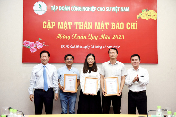 Báo Tuổi Trẻ đạt giải đặc biệt báo chí viết về Ngành cao su Việt Nam - Ảnh 2.