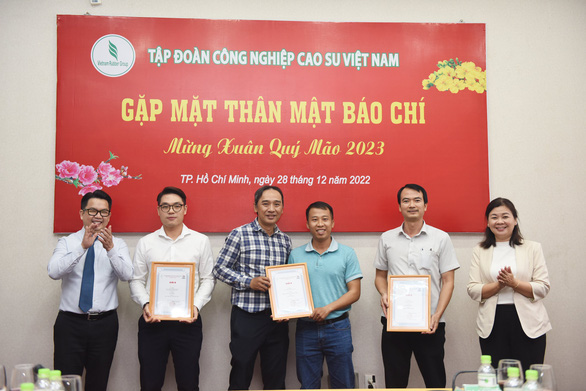 Báo Tuổi Trẻ đạt giải đặc biệt báo chí viết về Ngành cao su Việt Nam - Ảnh 3.
