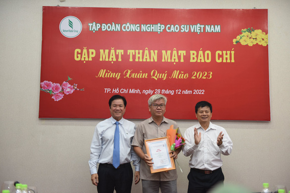 Báo Tuổi Trẻ đạt giải đặc biệt báo chí viết về Ngành cao su Việt Nam - Ảnh 1.