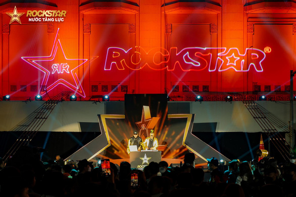 Tóc Tiên, Justatee biểu diễn tại Rockstar Party Âm Thanh Ánh Sáng 3D - Ảnh 3.