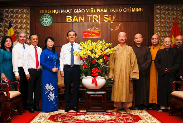 Bí thư Thành ủy TP.HCM thăm, chúc mừng Pháp chủ Hội đồng Chứng minh Giáo hội Phật giáo VN - Ảnh 2.