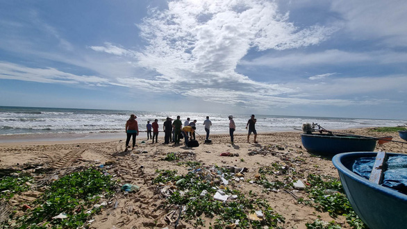 Phát hiện cẳng chân người ở bãi biển Phan Thiết - Ảnh 1.