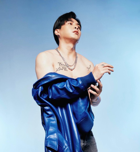 Hồ Quang Hiếu cởi áo, tiết lộ ý nghĩa 12 hình xăm kín body - Ảnh 4. Hồ Quang Hiếu cởi áo, tiết lộ ý nghĩa 12 hình xăm kín body - Ảnh 4.
