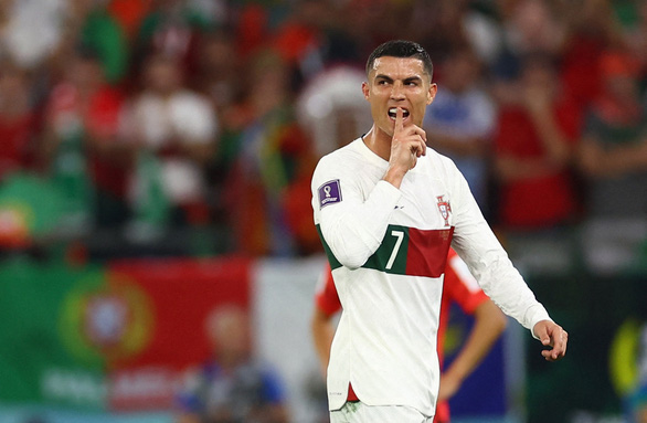 Tiền đạo Cho Gue Sung: Ronaldo đã chửi tôi bằng tiếng Bồ Đào Nha - Ảnh 1.