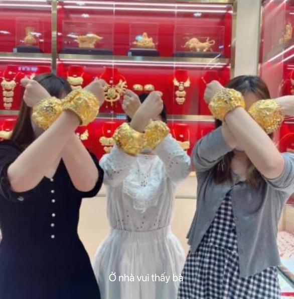 Tết sát chân rồi, có ai đã sắm vàng chưa?! - Ảnh 2. Tết sát chân rồi, có ai đã sắm vàng chưa?! - Ảnh 2.