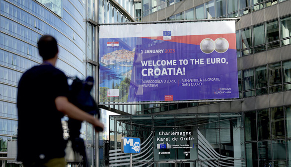 10 năm sau khi gia nhập EU, dân Croatia bắt đầu xài đồng euro - Ảnh 1.