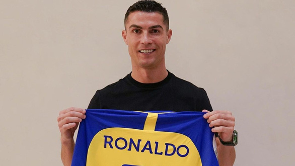 Không còn là tin đồn: Ronaldo đã chịu từ bỏ châu Âu đến thi đấu ở Saudi Arabia - Ảnh 1.