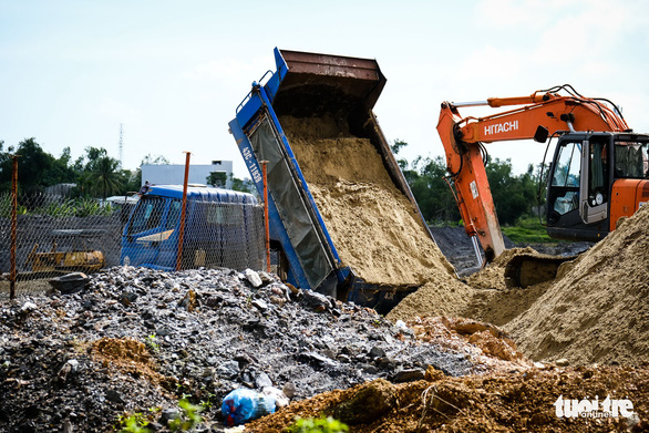 Ngang nhiên trộm cát rầm rộ giữa trung tâm Đà Nẵng