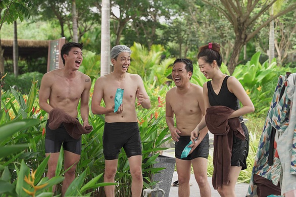 Ảnh vui sao Việt 4-12: Trường Giang bị vợ ‘troll’ khi khen body đẹp - Ảnh 1. Ảnh vui sao Việt 4-12: Trường Giang bị vợ ‘troll’ khi khen body đẹp - Ảnh 1.
