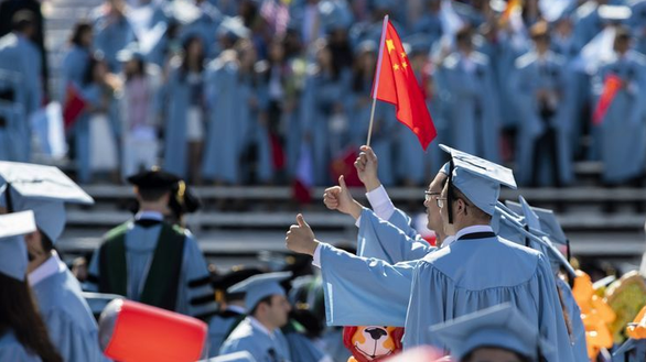 Sinh viên Trung Quốc mua suất vào các trường đại học ưu tú Mỹ: đầy rủi ro! - Ảnh 1.