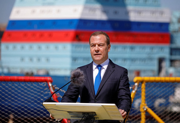 Ông Medvedev: châu Âu sẽ đóng băng vì dám đối đầu gấu Nga và tướng quân mùa đông - Ảnh 1.