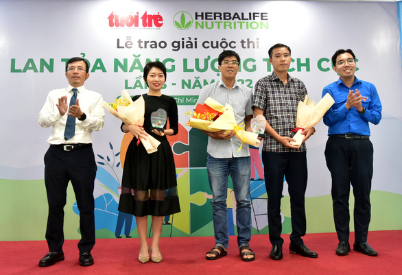 Báo Tuổi Trẻ trao giải cuộc thi Lan tỏa năng lượng tích cực năm 2022 - Ảnh 1.