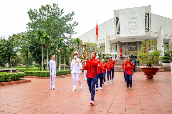 Rước đuốc Đại hội Thể thao toàn quốc 2022 từ Bảo tàng Hồ Chí Minh về tỉnh Quảng Ninh - Ảnh 2.