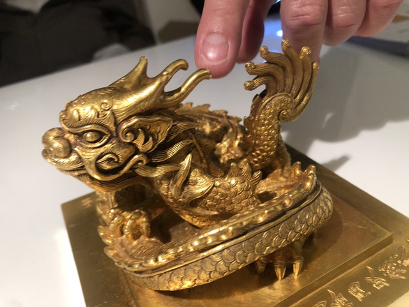 Đàm phán hồi hương ấn vàng ‘Hoàng đế chi bảo’ đang thuận lợi - Ảnh 1. Đàm phán hồi hương ấn vàng ‘Hoàng đế chi bảo’ đang thuận lợi - Ảnh 1.