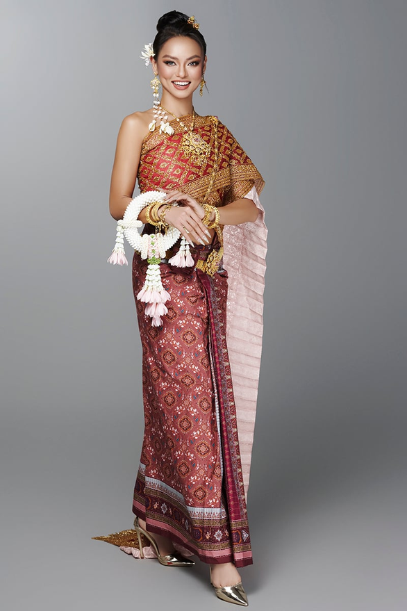 Nhan sắc thăng hạng của Mai Ngô trong trang phục truyền thống Thái Lan - Ảnh 4.
