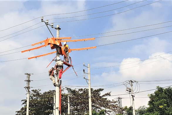 Sát hạch công tác sửa chữa điện nóng ở Quảng Trị bằng phương pháp Platform - Ảnh 1.