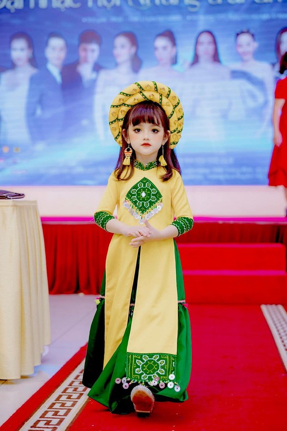 Phát sốt với vẻ đáng yêu của sao nhí 5 tuổi làm nữ chính phim Đừng làm mẹ cáu - Ảnh 7. Phát sốt với vẻ đáng yêu của sao nhí 5 tuổi làm nữ chính phim Đừng làm mẹ cáu - Ảnh 7.