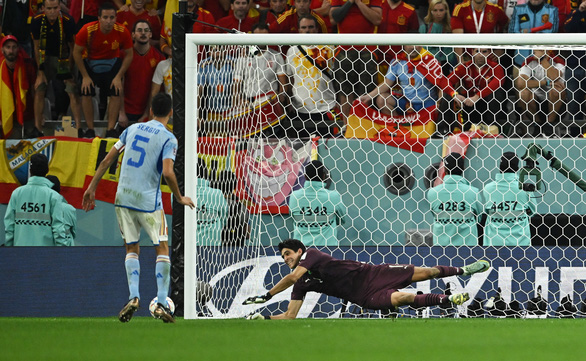 Tập sút phạt đền 1.000 lần, Tây Ban Nha vẫn đá hỏng... cả 3 quả trước Morocco - Ảnh 1.