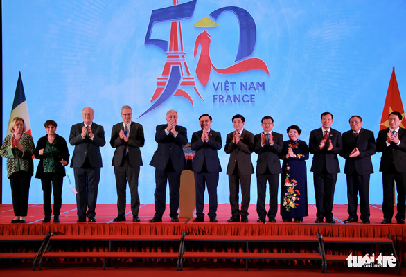 Chủ tịch Thượng viện Pháp: Mong chạm tới trái tim người Việt Nam - Ảnh 4.