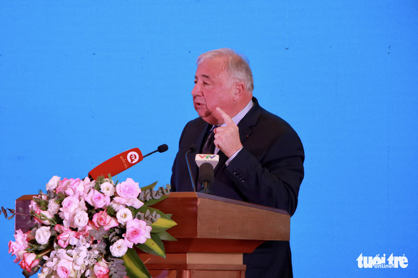 Chủ tịch Thượng viện Pháp: Mong chạm tới trái tim người Việt Nam - Ảnh 1.