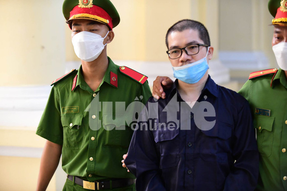 Sáng nay 8-12, chủ tịch Công ty Alibaba Nguyễn Thái Luyện và 22 đồng phạm hầu tòa - Ảnh 3. Sáng nay 8-12, chủ tịch Công ty Alibaba Nguyễn Thái Luyện và 22 đồng phạm hầu tòa - Ảnh 3.