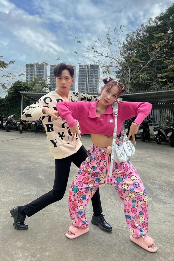Ảnh vui sao Việt 9-12: Vợ chồng Văn Anh - Tú Vi tấu hài - Ảnh 4. Ảnh vui sao Việt 9-12: Vợ chồng Văn Anh - Tú Vi tấu hài - Ảnh 4.