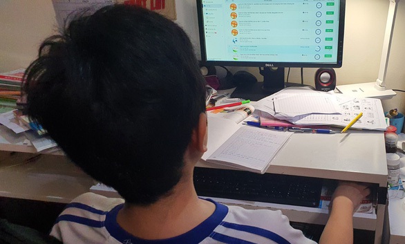 Học sinh, phụ huynh toát mồ hôi với phần mềm K12Online: Học hành gì mà như đi đánh vật! - Ảnh 1. Học sinh, phụ huynh toát mồ hôi với phần mềm K12Online: Học hành gì mà như đi đánh vật! - Ảnh 1.