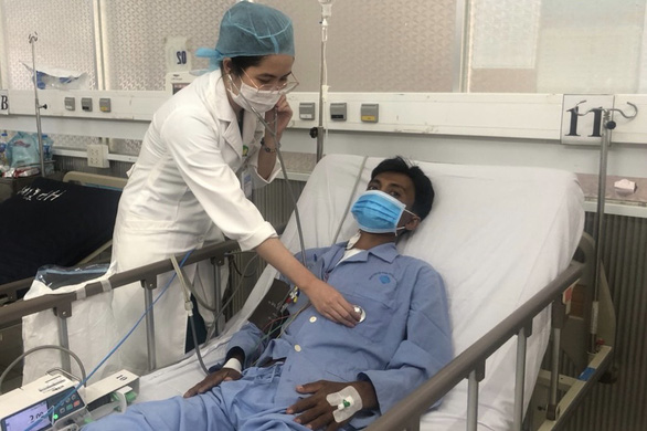 Phẫu thuật lấy khối u tim cho nam bệnh nhân người Campuchia phải ngồi mới thở được - Ảnh 1.