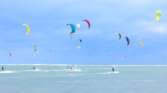 Đại tiệc lướt ván diều quốc tế diễn ra tại Ninh Thuận - Ảnh 1.