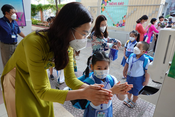 TP.HCM đón học sinh lớp 1 đến trường làm quen trước khi đi học chính thức - Ảnh 4.