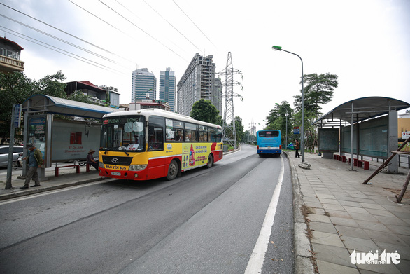 Từ 13-2, Hà Nội chạy toàn bộ 121 tuyến xe buýt trợ giá, không hạn chế công suất - Ảnh 1.